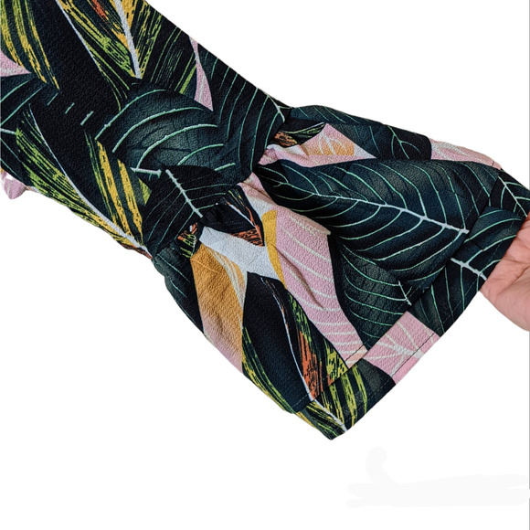 Belongsci Green Leaf V-Neck Knee Length Dress w/ Flounce Bell Sleeves Size S NEW - Picture 3 of 6